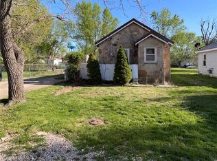 708 Crisp Rd, Lebanon, MO 65536