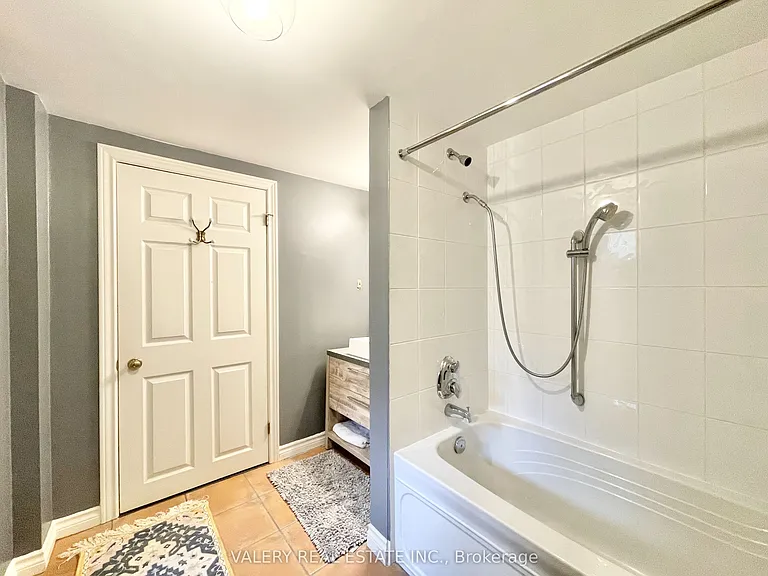 12 Weatherstone Ct #LOWER — Photo 17