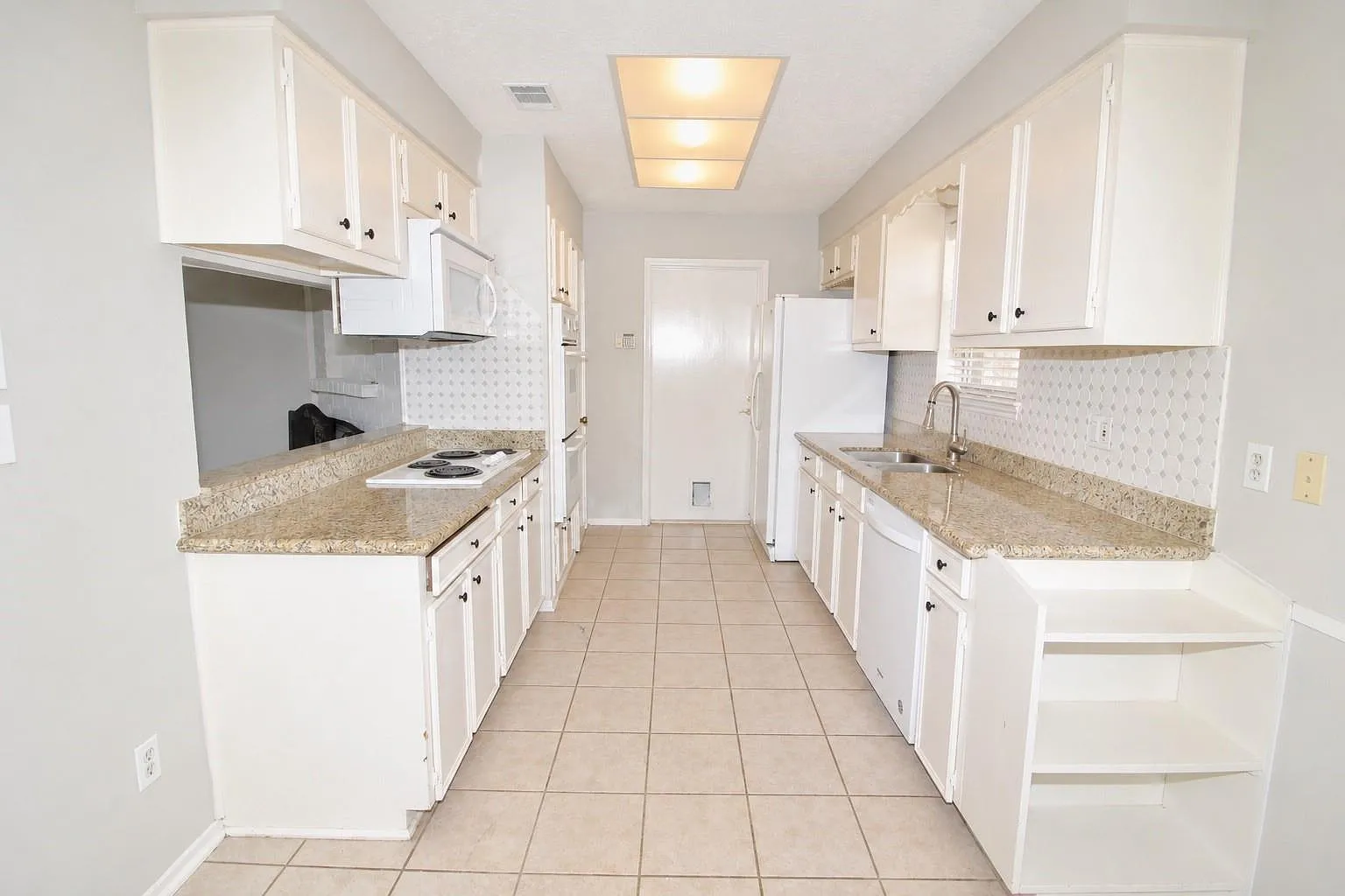 3 bed, 2.0 bath, 1507 sqft, $1,900 — Photo 3