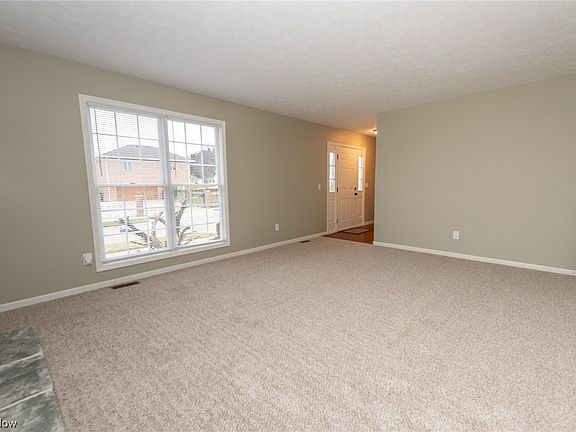 5th image of 551 Breiton Cir