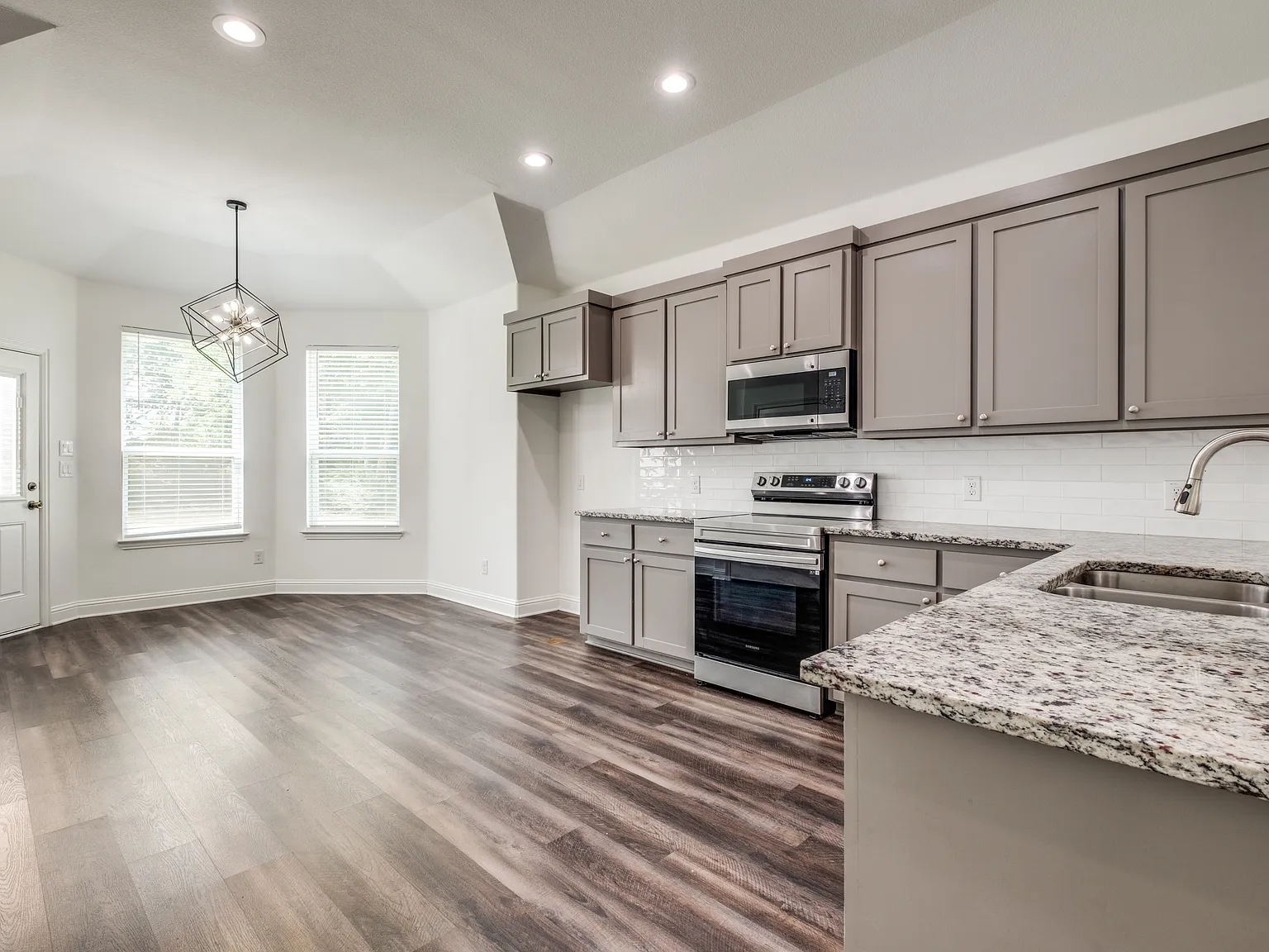 4 bed, 1617 sqft, $2,380 — Photo 3