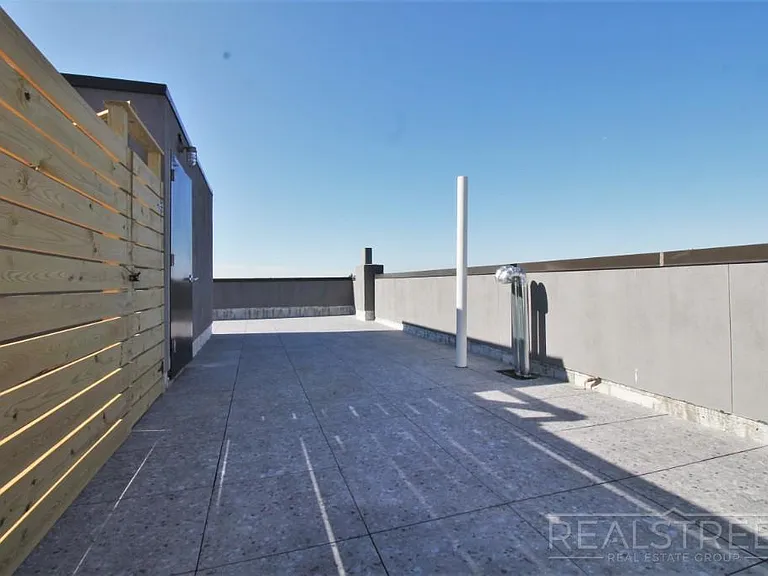 645 Knickerbocker Ave #4 — Photo 10