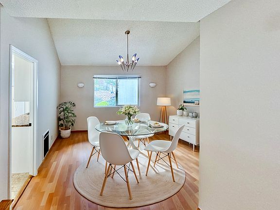 3rd image of 318 Philip Dr