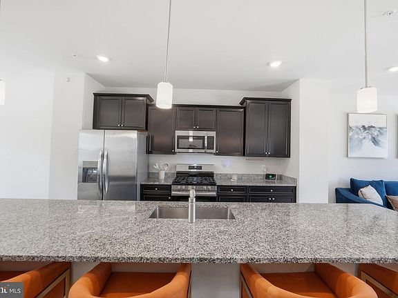 5th image of 10915 Drummond Pl