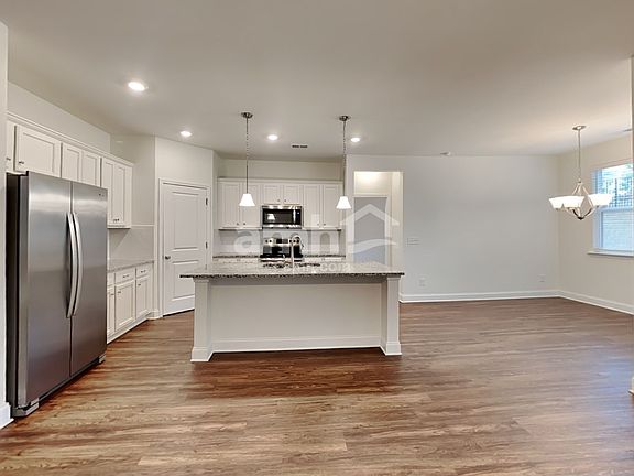 4th image of 426 Levon Ct
