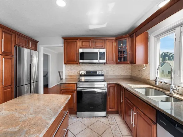 994 S Main St, Attleboro, MA 02703