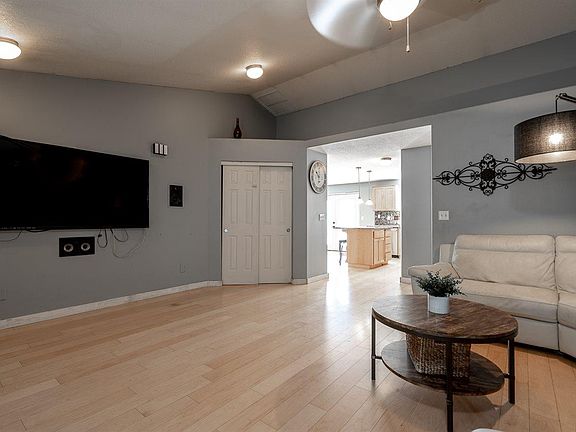 4th image of 9904 Norfolk Dr