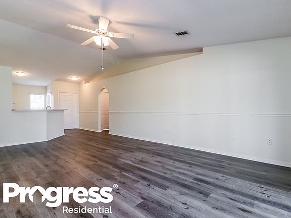 5th image of 24915 Hyde Park Blvd