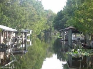 542 Jack Ln, Satsuma, FL 32189