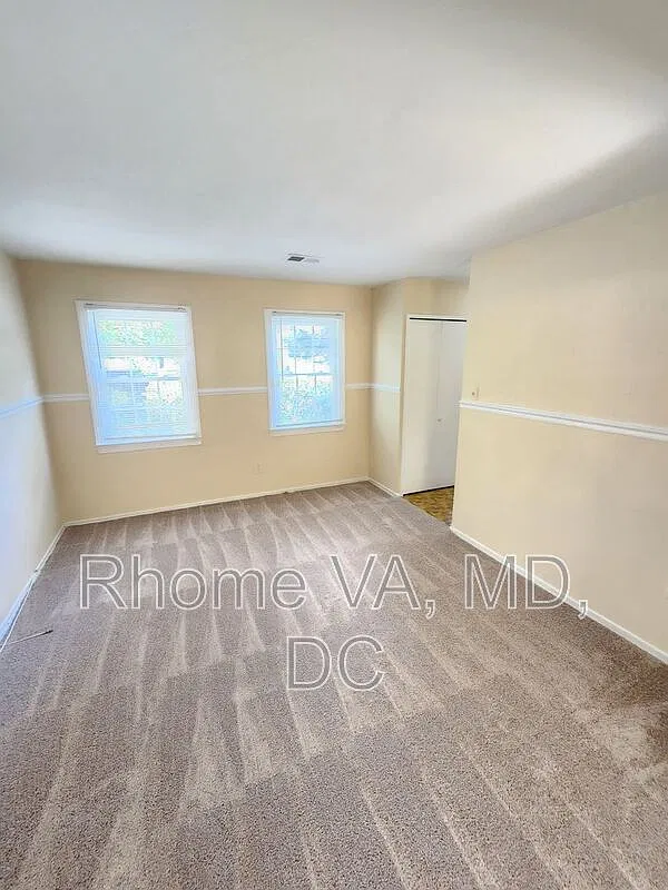 3 bed, 1.0 bath, 1122 sqft, $2,400 — Photo 4