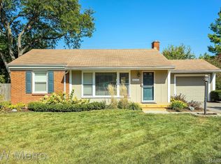 4040 Ledgestone Dr, Waterford, MI