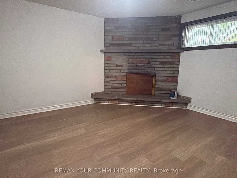 7837 Martin Grove Rd #BASEMENT — Photo 11