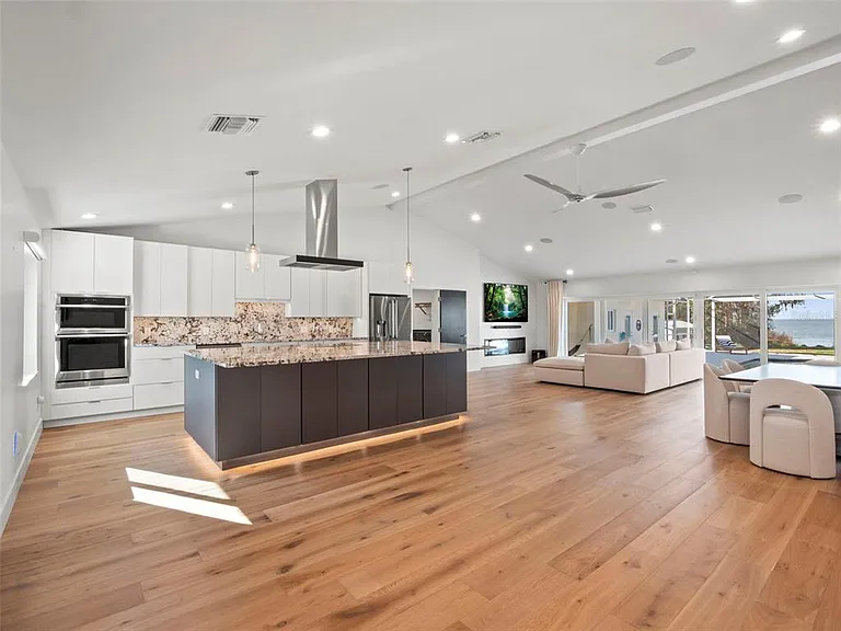 1021 Temple Grove Pl — Photo 16