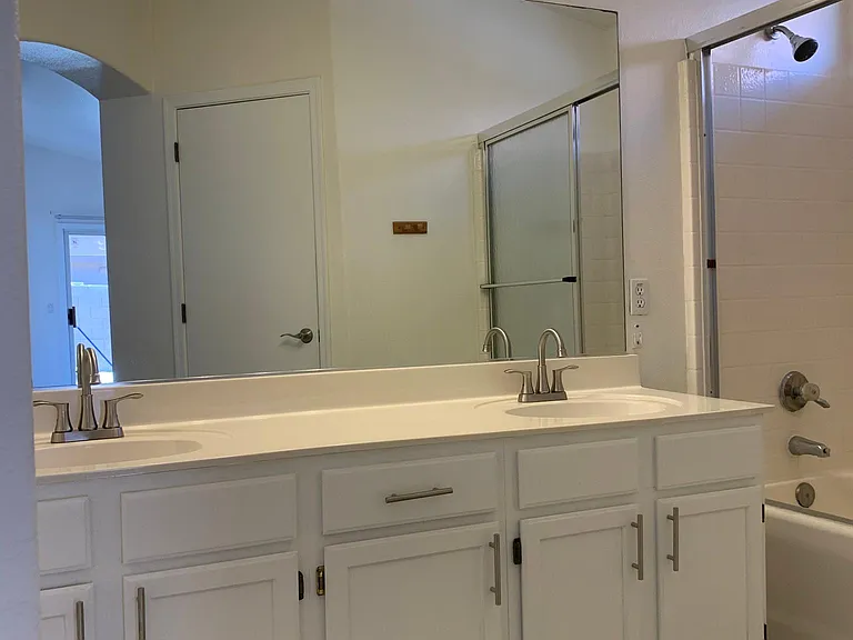 1031 N Blackstone Dr — Photo 5