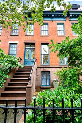 Sold by Compass | media 31