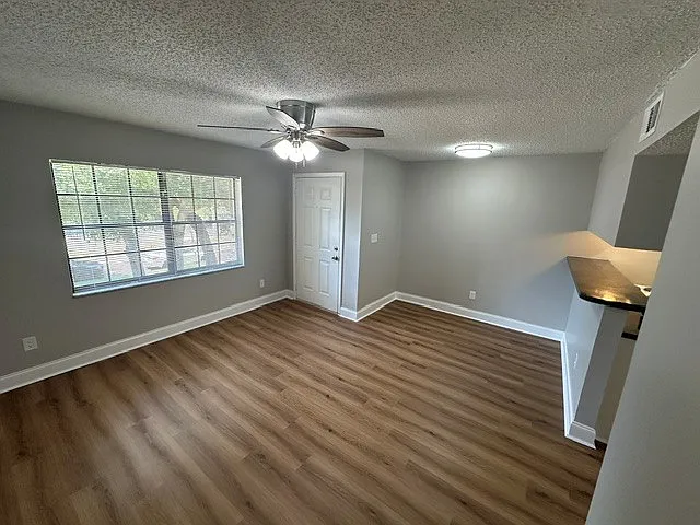 6828 S Trask St #6 — Photo 12