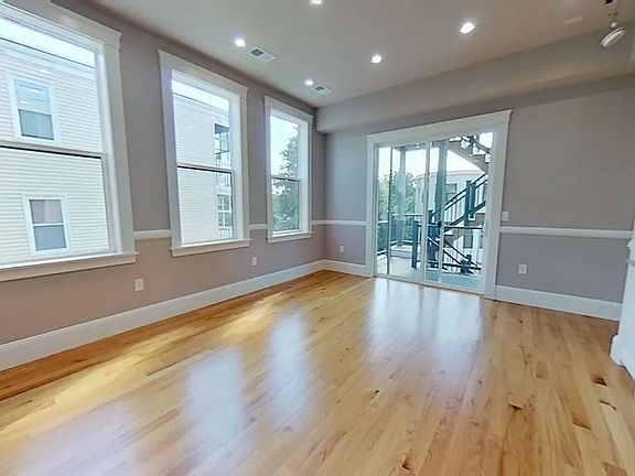 4th image of 49 Hamilton St #2