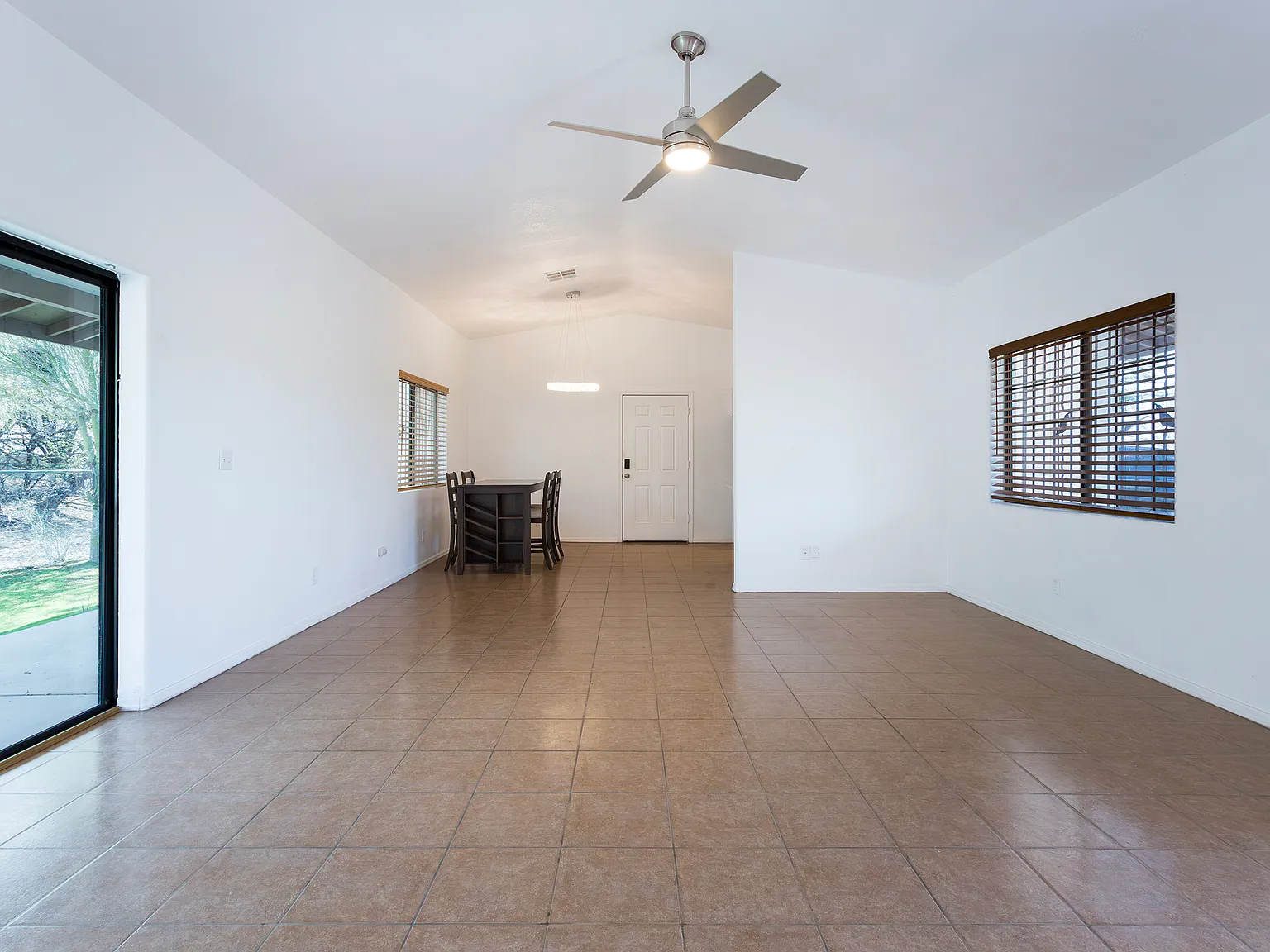 3 bed, 1417 sqft, $1,900 — Photo 4