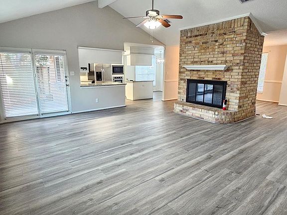 4th image of 21302 Park Mount Dr