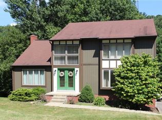 209 Hemlock Dr, Canonsburg, PA 15317