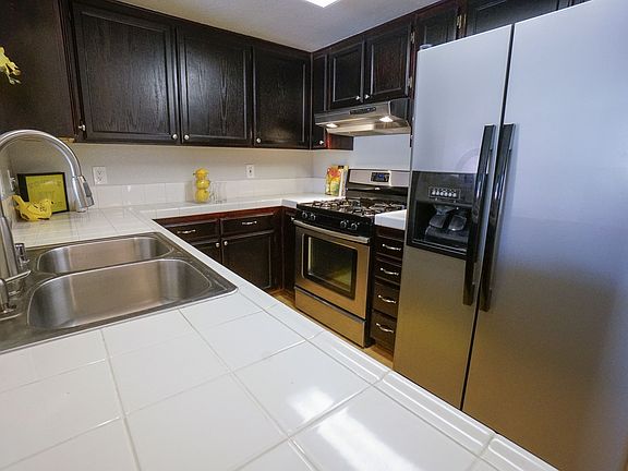 3rd image of 330 Isthmus Way Unit 33