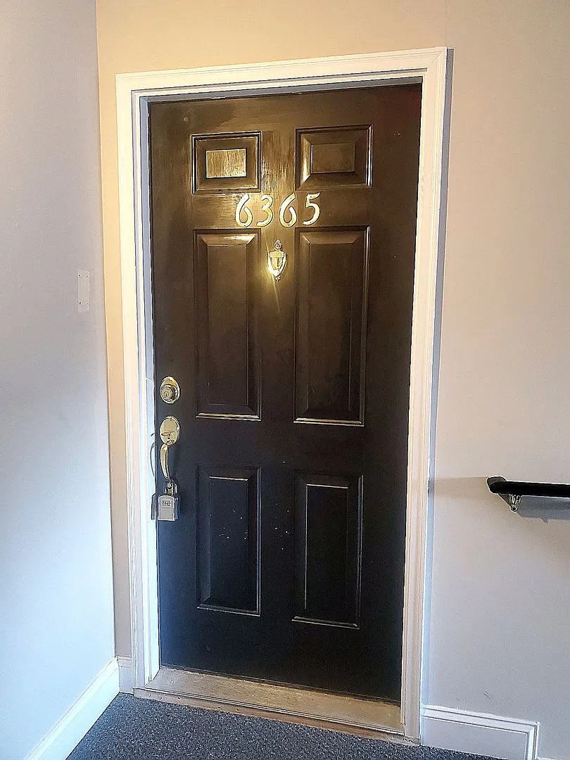 Comfy and Cozy Condo For Rent! — Photo 2