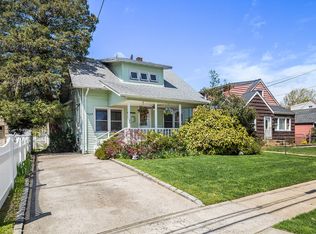 115 Chestnut St, Lynbrook, NY 11563