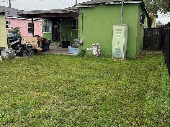 5th image of 105 W Cypress St