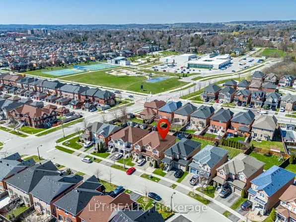 21 Amos Lehman Way, Whitchurch Stouffville, ON L4A 0J9
