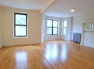 395 Adelphi St #3A, Brooklyn, NY 11238