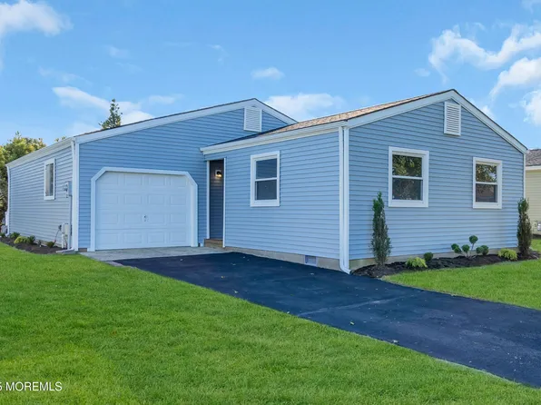 6 Caribbean Street, Toms River, NJ 08757