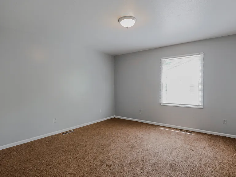 Tippecanoe Drive Apartments — Photo 31