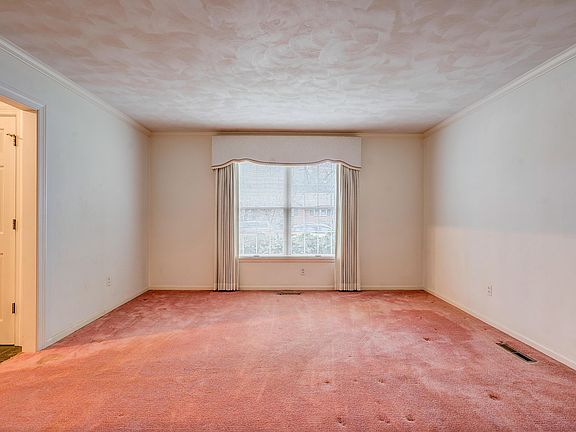 5th image of 625 Marshall St
