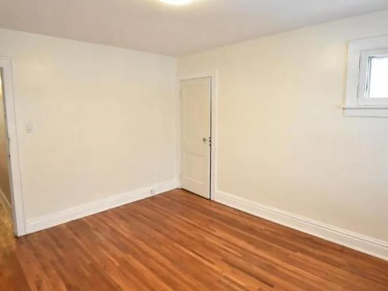 2667 Indianola Ave — Photo 15