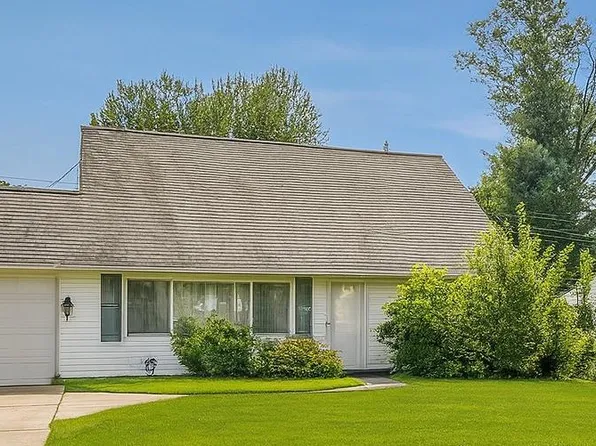 218 Plumbridge Dr, Levittown, PA 19056