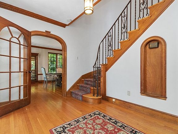 3rd image of 125 Bond St