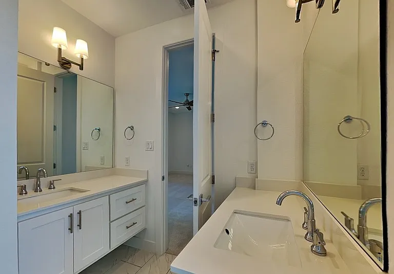 112 E Oscar Dr — Photo 12