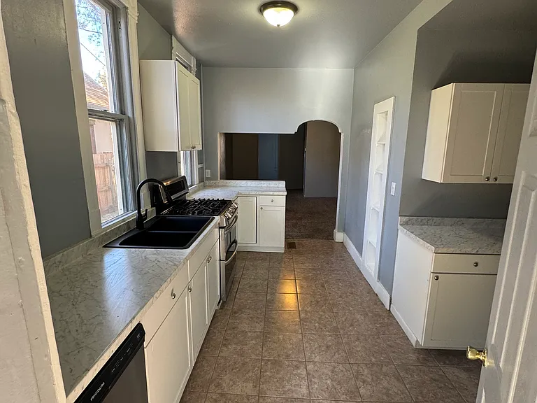 1820 Saint Clair Ave #A — Photo 12