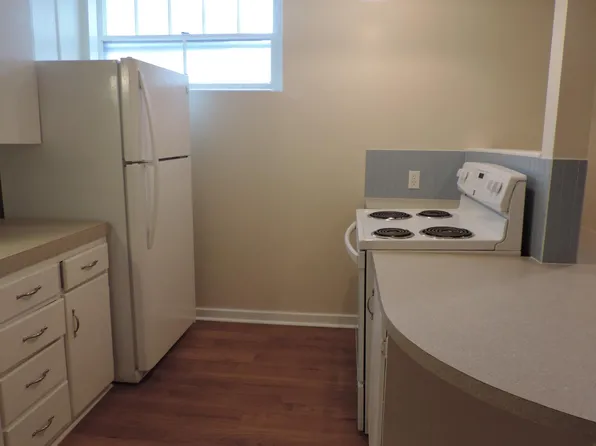422 W 8th Ave APT 2, Emporia, KS 66801