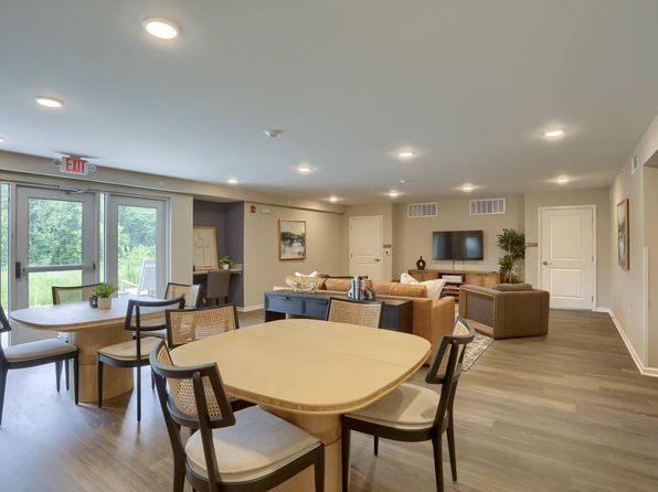 23 Airport Rd #205