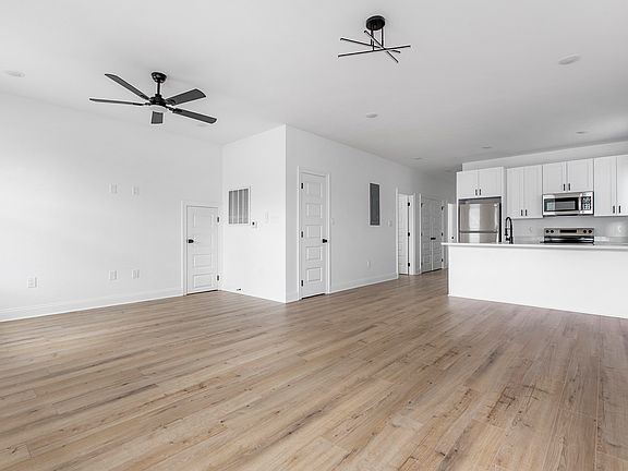 3rd image of 3015 Burdette St #3015