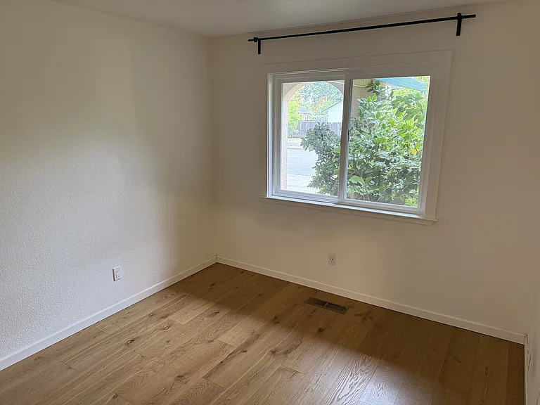 2410 Valley West Dr — Photo 8