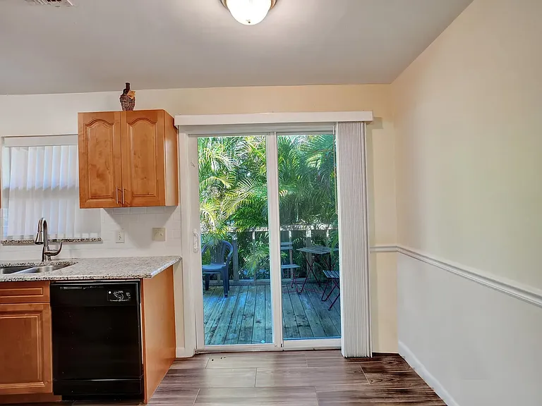 6599 NE 7th Ave #6599 — Photo 9