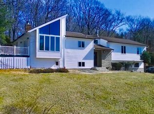 12 Herald Ct, Valley Cottage, NY 10989