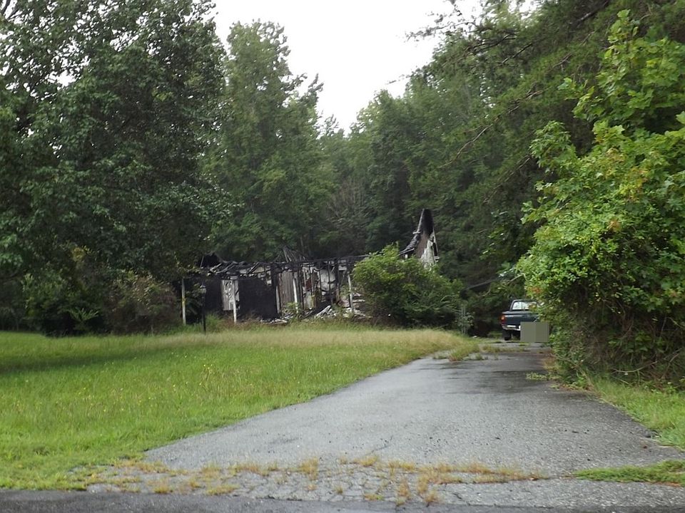 2nd image of 1812 Daniels Farm Rd