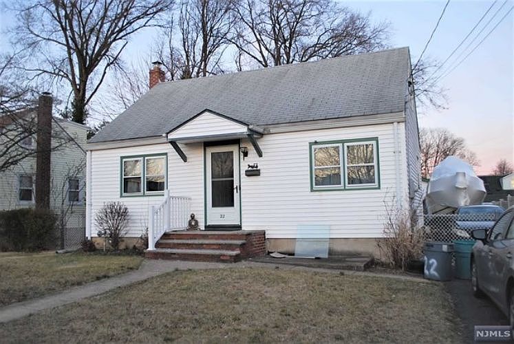 1st image of 22 Greenlawn Dr