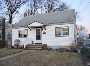 22 Greenlawn Dr, Lodi, NJ 07644