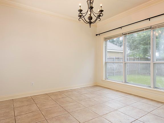 5th image of 105 Hyacinth Dr
