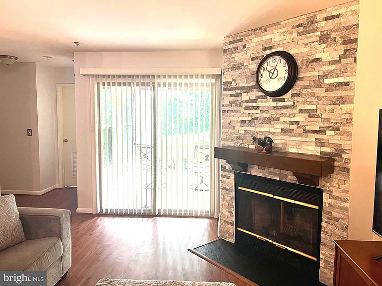50 Sandstone Ct #B — Photo 6