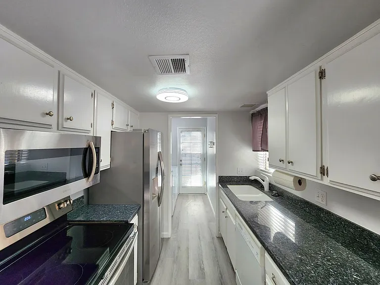 1168 E Cochise Dr — Photo 5
